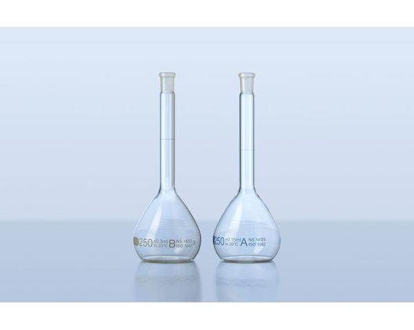 Duran Group Messkolben, klar, NS 29/32, 2000 ml, blaue Skala, A, mit Einzelzertifikat, PE-Stopfen, 2 St/Pkg, mit Ringmarke