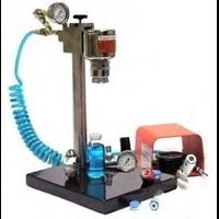 Table flanging station: stand, foot switch and compressed air hose for pneumatic flanging device
