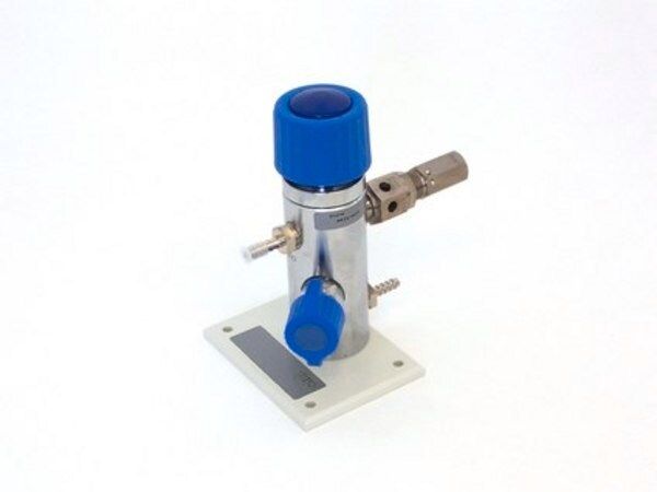 Merck Pressure reducer with integrated overpressure relief
