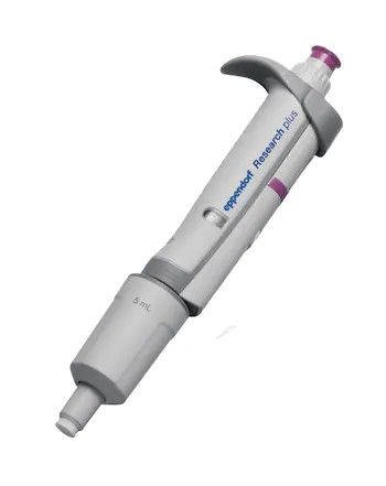 Eppendorf Eppendorf Research plus, Einkanalpipette, variabeles Volumen 0,5-5ml, inkl. epT.I.P.S. -Probenbeutel Farbe Lila